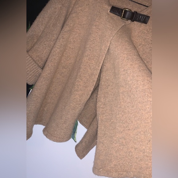 [SOLD❗️]PART TWO🤍 LUXURY CASHMEREoversized cardigan/poncho with trompet sleeves - Picture 4 of 10